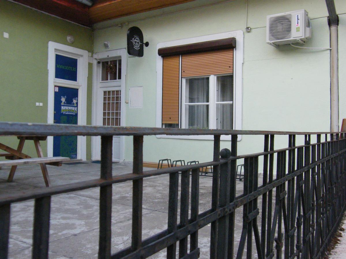 Hostel Nomad Нови-Сад Экстерьер фото