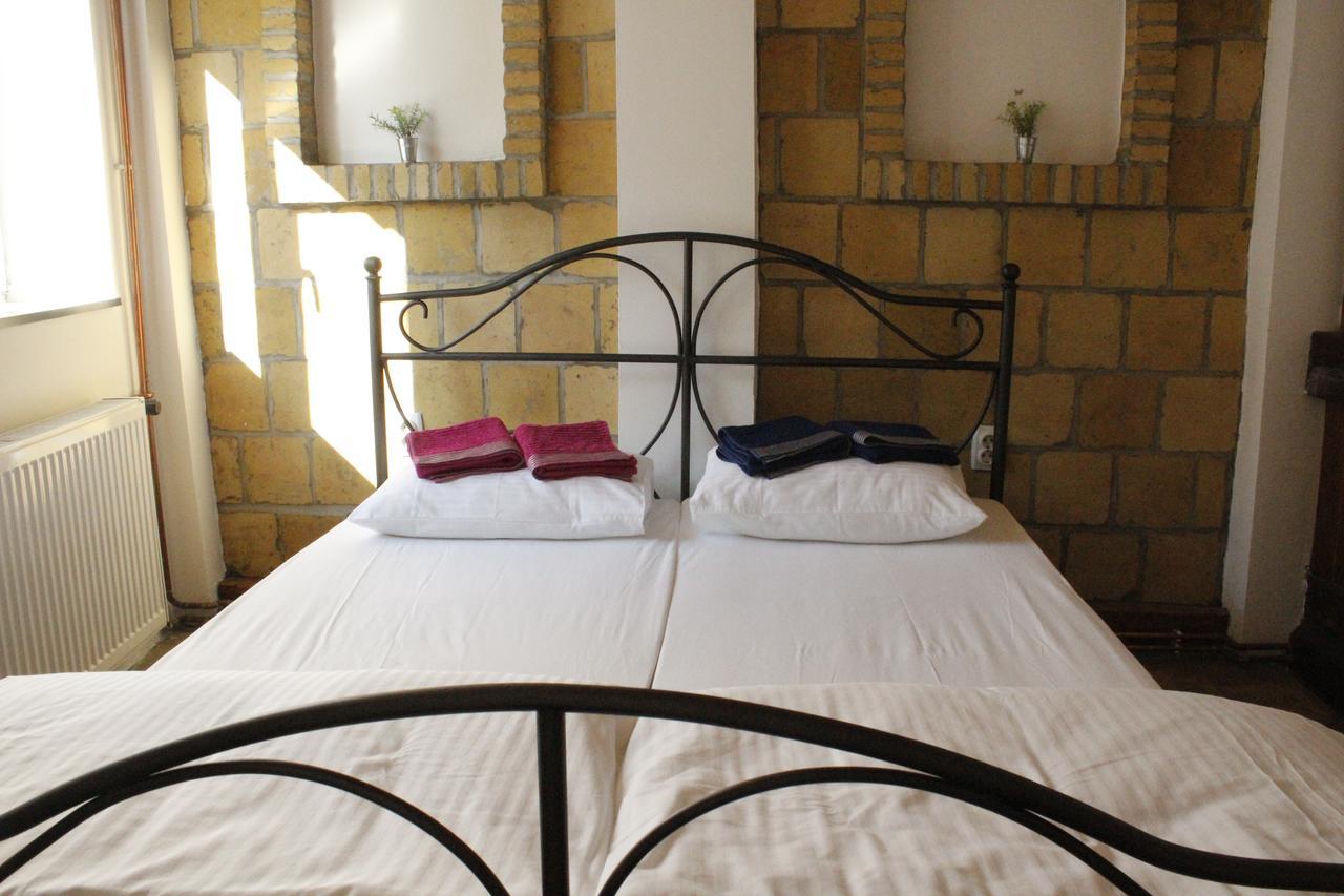 Hostel Nomad Нови-Сад Экстерьер фото