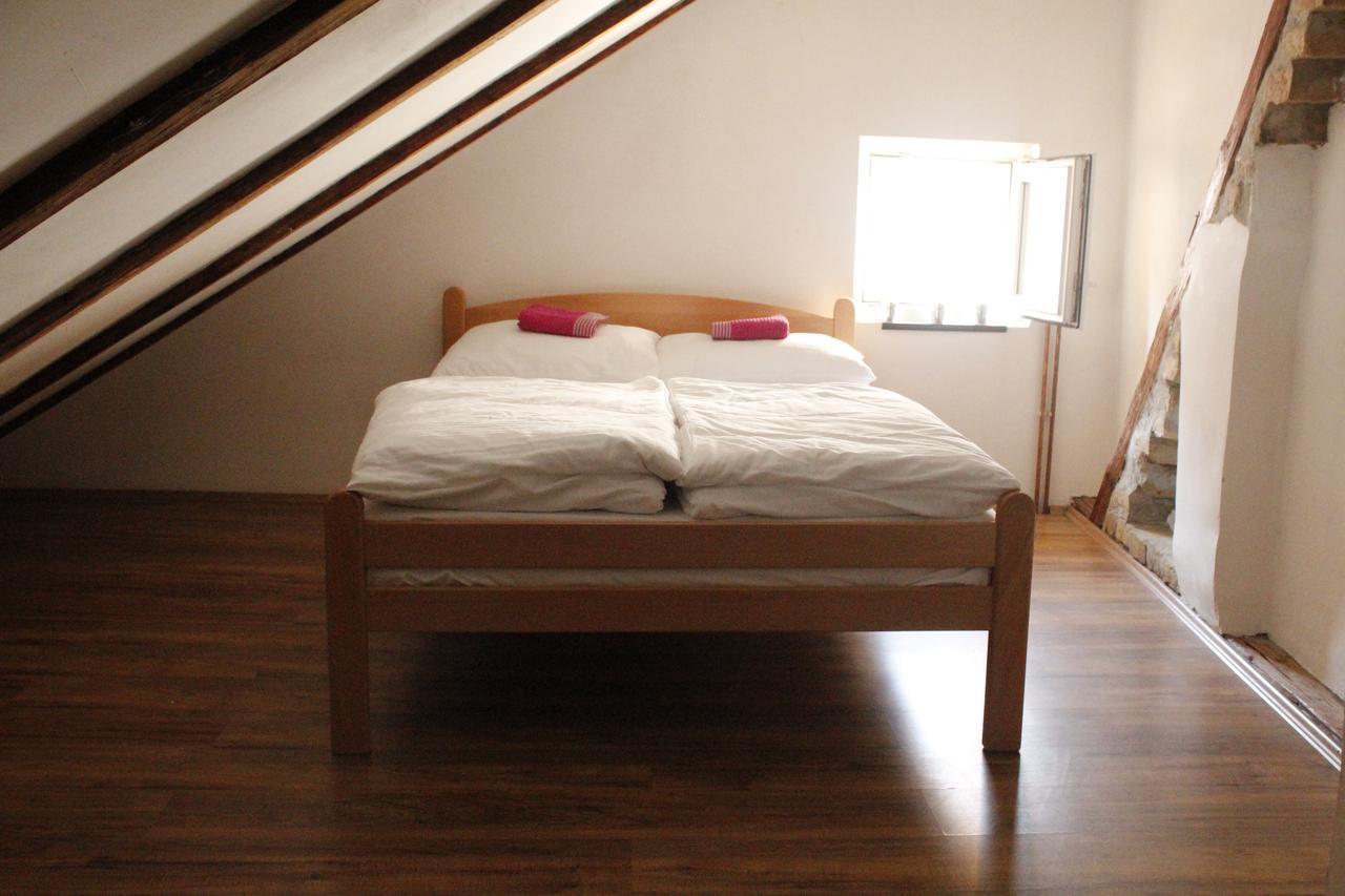 Hostel Nomad Нови-Сад Экстерьер фото