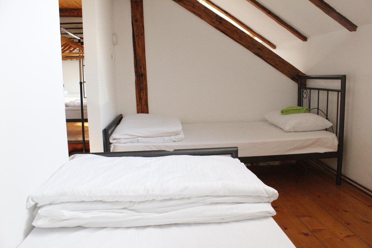 Hostel Nomad Нови-Сад Экстерьер фото