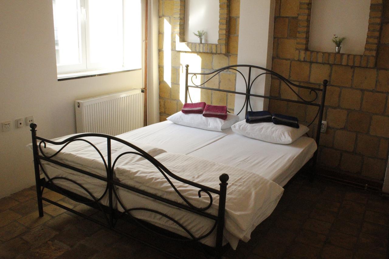 Hostel Nomad Нови-Сад Экстерьер фото