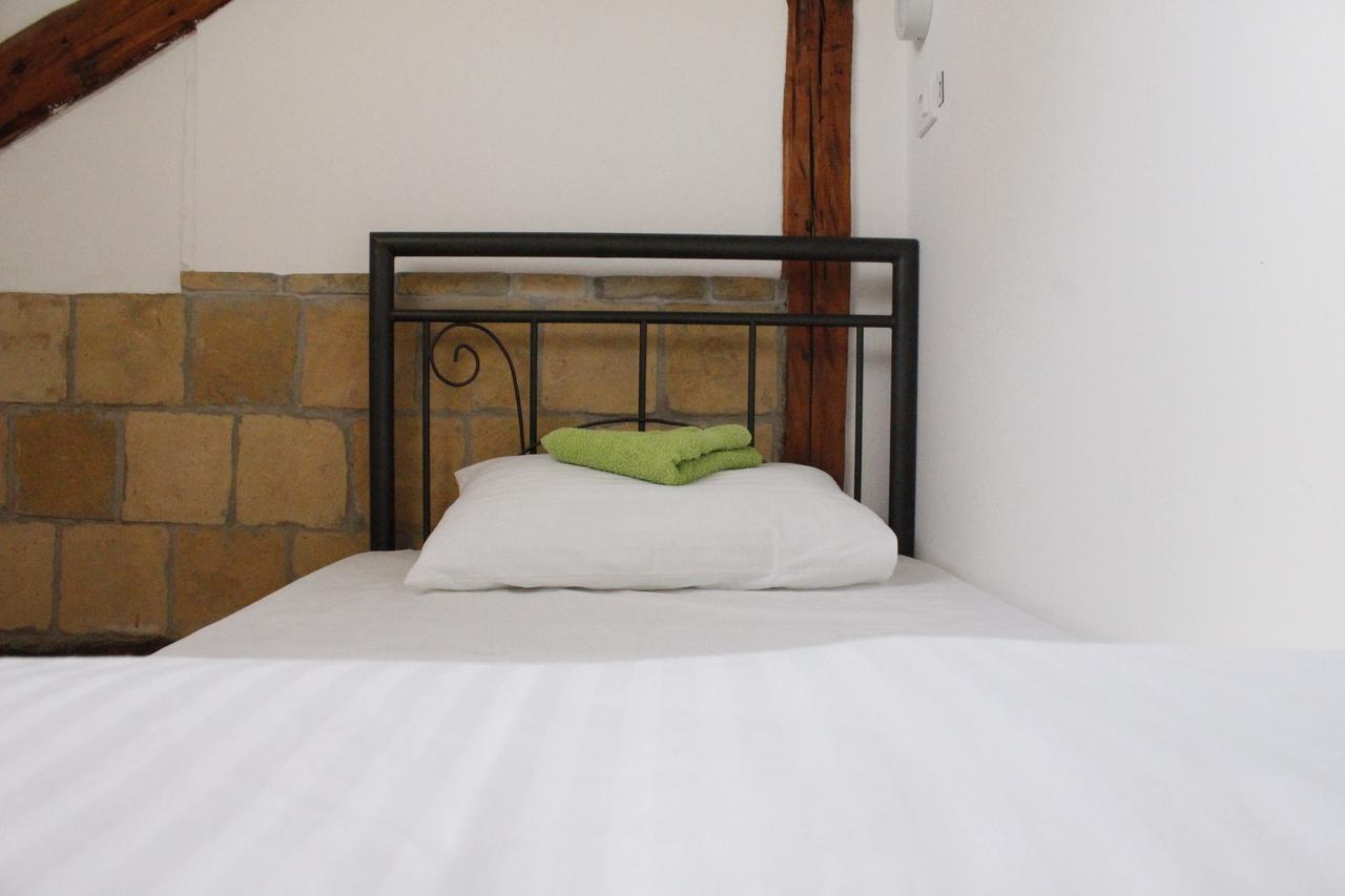 Hostel Nomad Нови-Сад Экстерьер фото